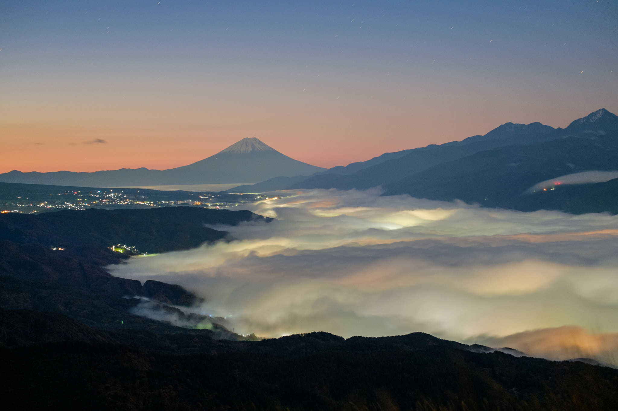 Fujifilm X-M1 + Fujifilm XF 55-200mm F3.5-4.8 R LM OIS sample photo. Sea of cloud and mt fuji photography