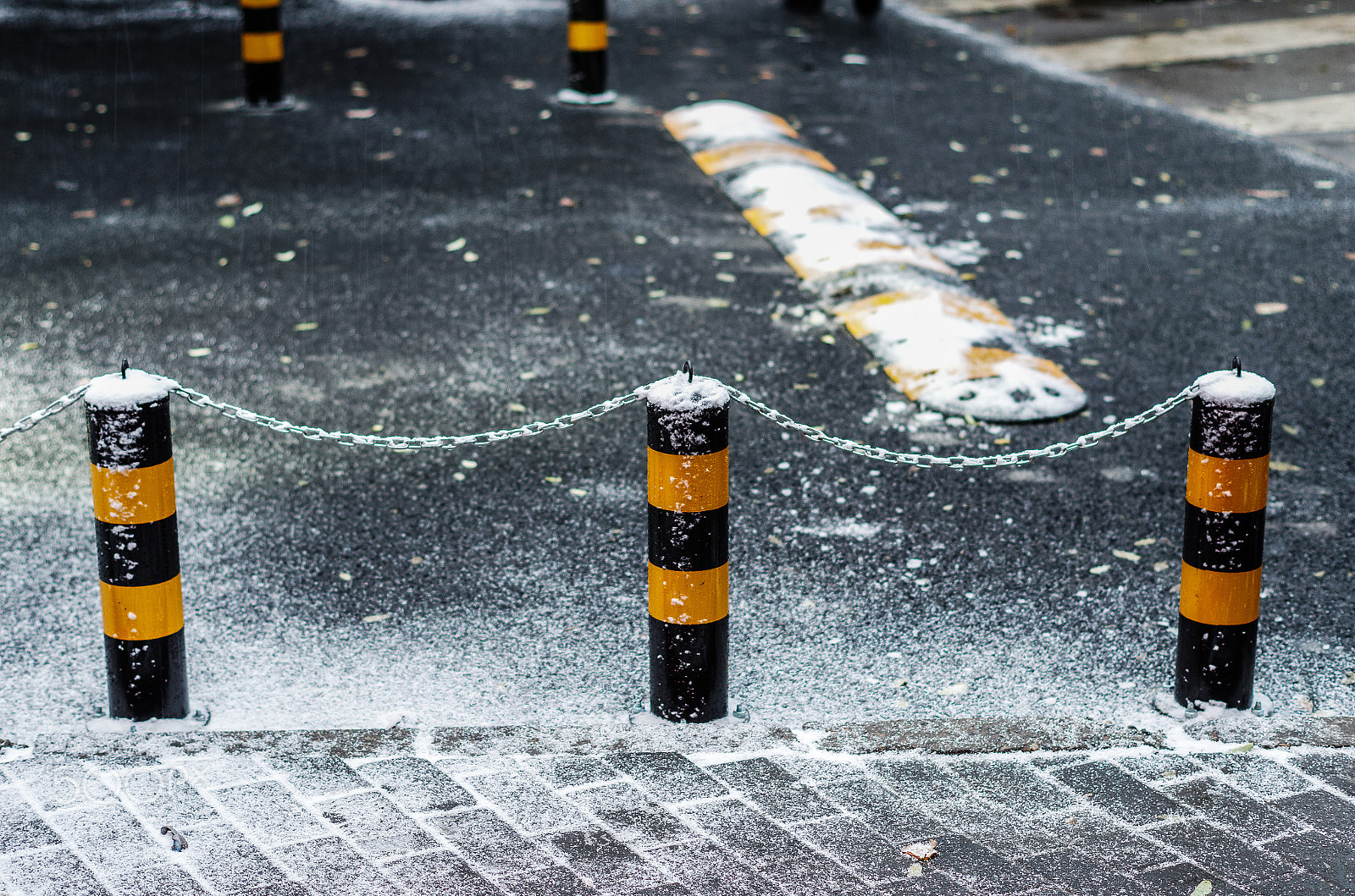 Pentax K-30 sample photo. First snow - parking piles photography