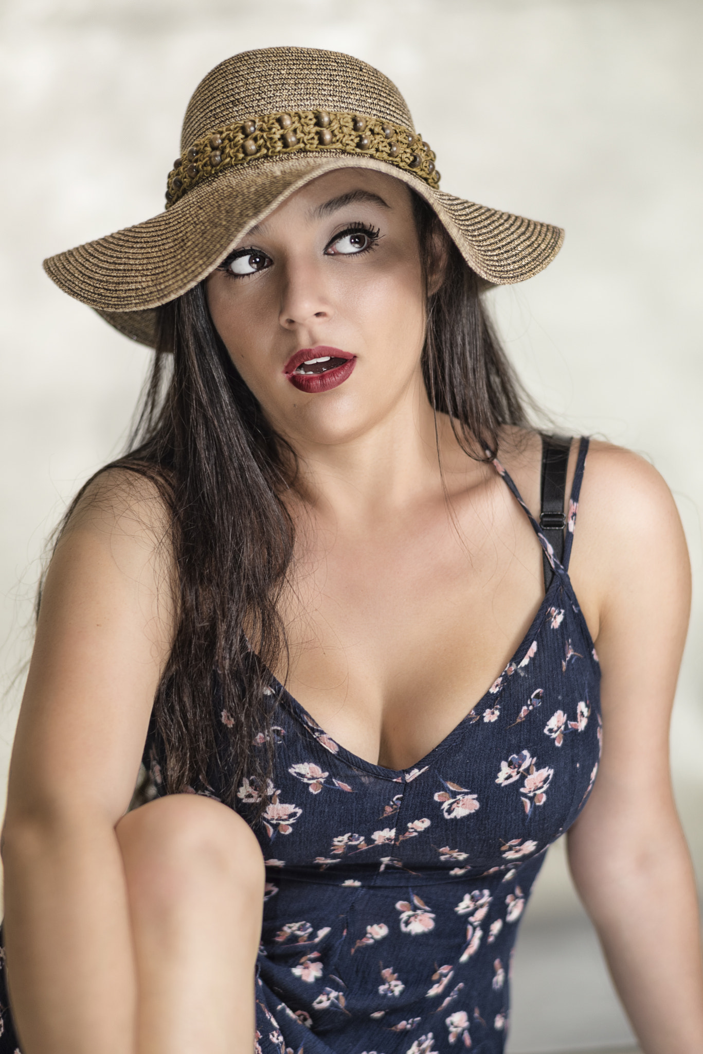 ZEISS Planar T* 85mm F1.4 sample photo. A young brunette lady iv photography