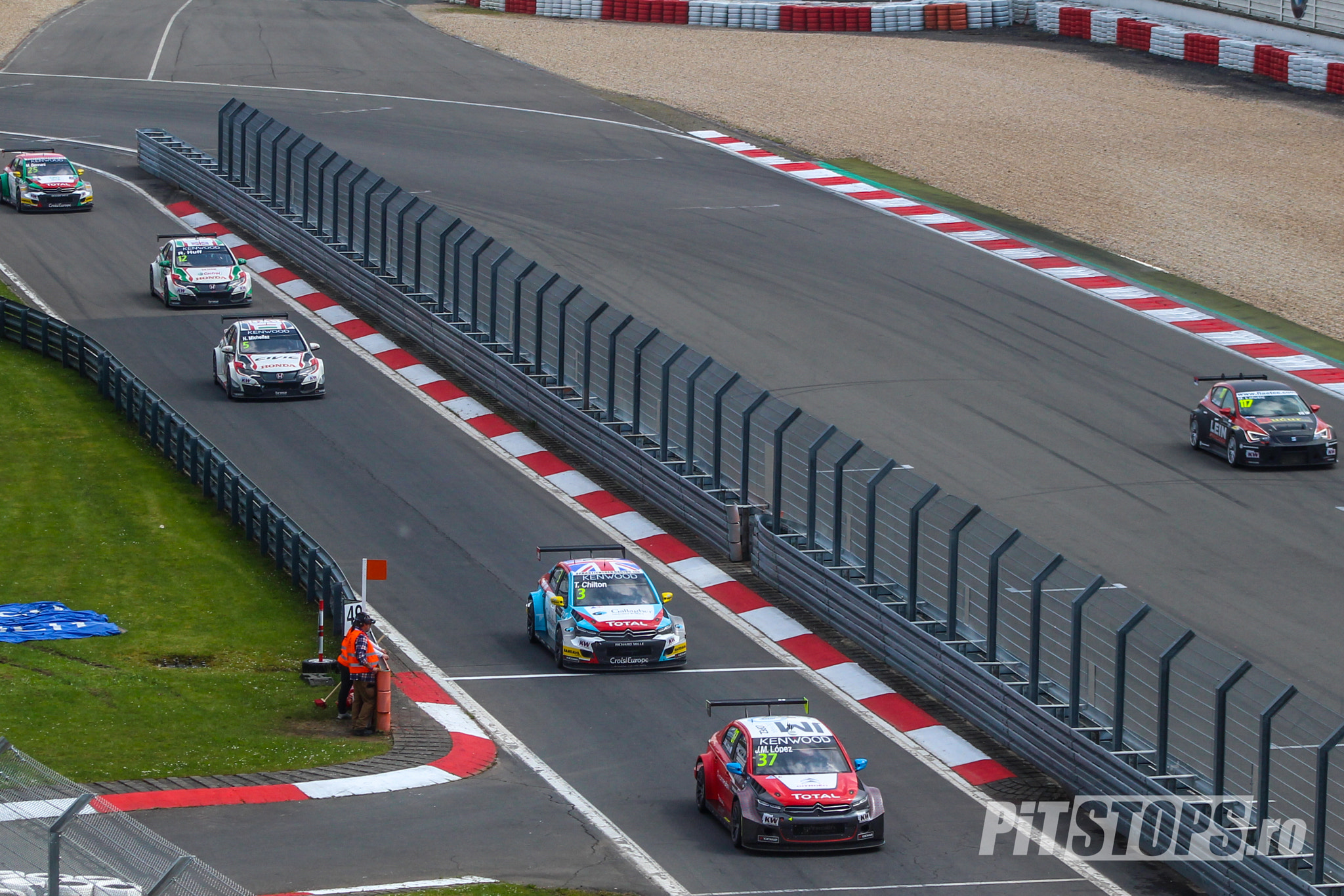 Canon EF 75-300mm f/4-5.6 USM sample photo. Wtcc 2016 germany - wtcc cars in the pits, etcc ones still on track photography