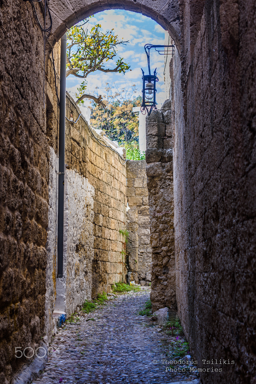 Nikon D7200 + Nikon AF-S DX Micro Nikkor 40mm F2.8 sample photo. At the streets of old town rhodes-greece photography