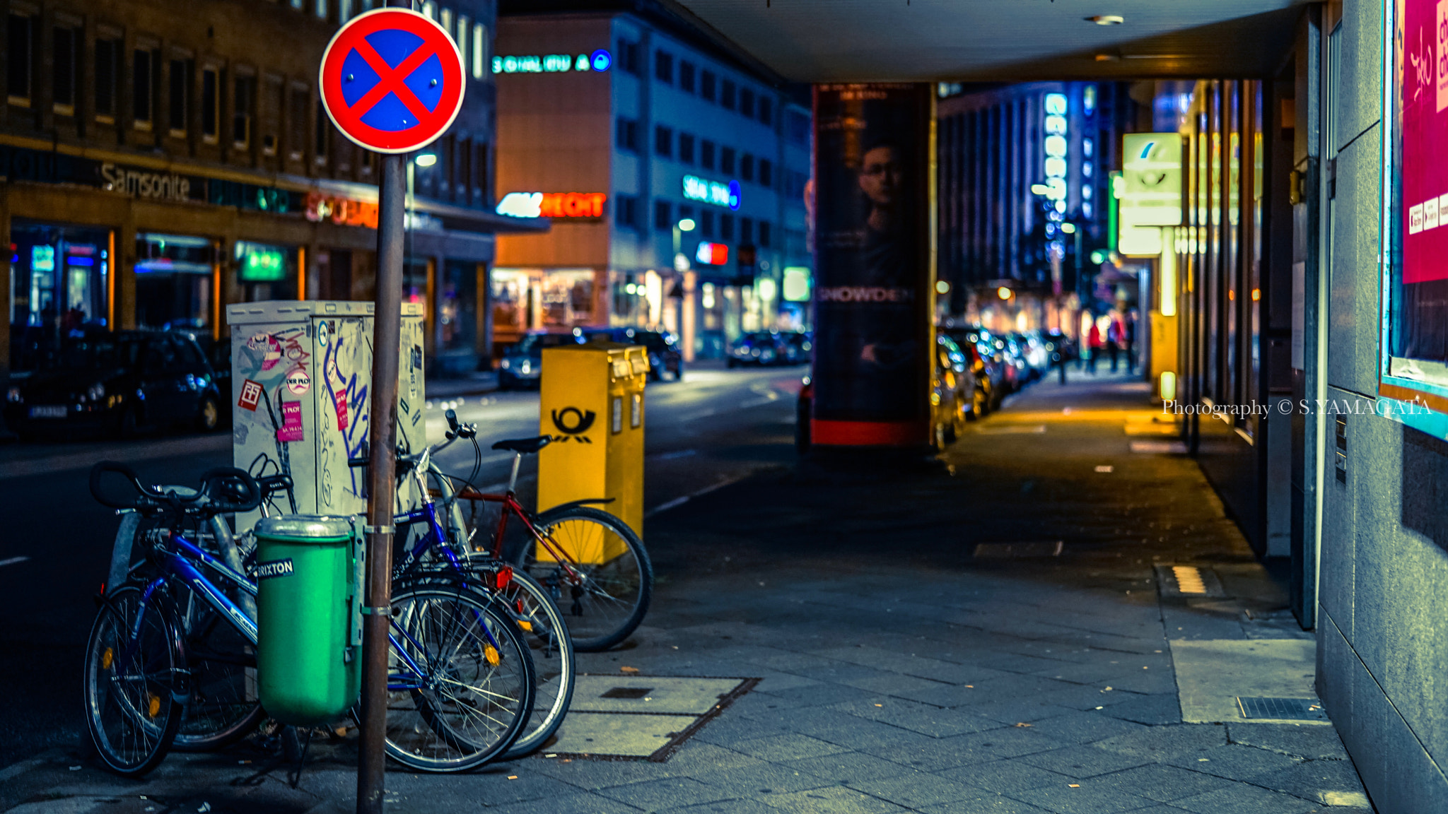 Sony a7 II sample photo. Street at düsseldorf photography