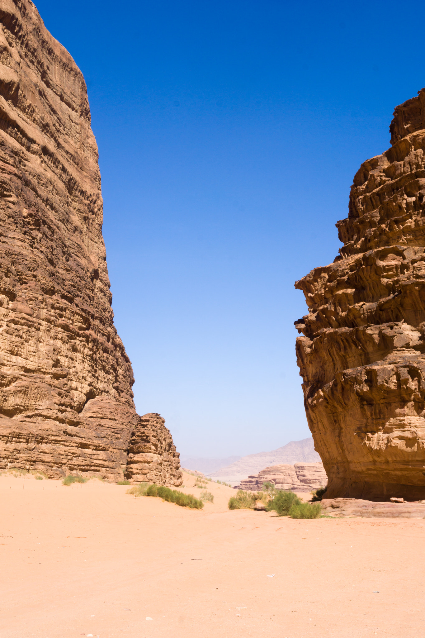 Sony a6000 + Sony Sonnar T* FE 35mm F2.8 ZA sample photo. Wadi rum photography