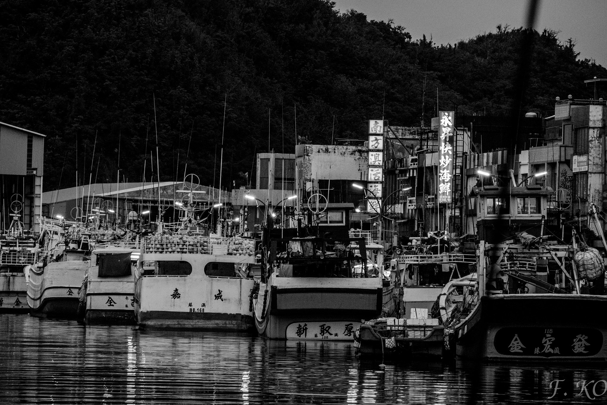 Olympus OM-D E-M5 II sample photo. Resting is preparing for next fighting photography