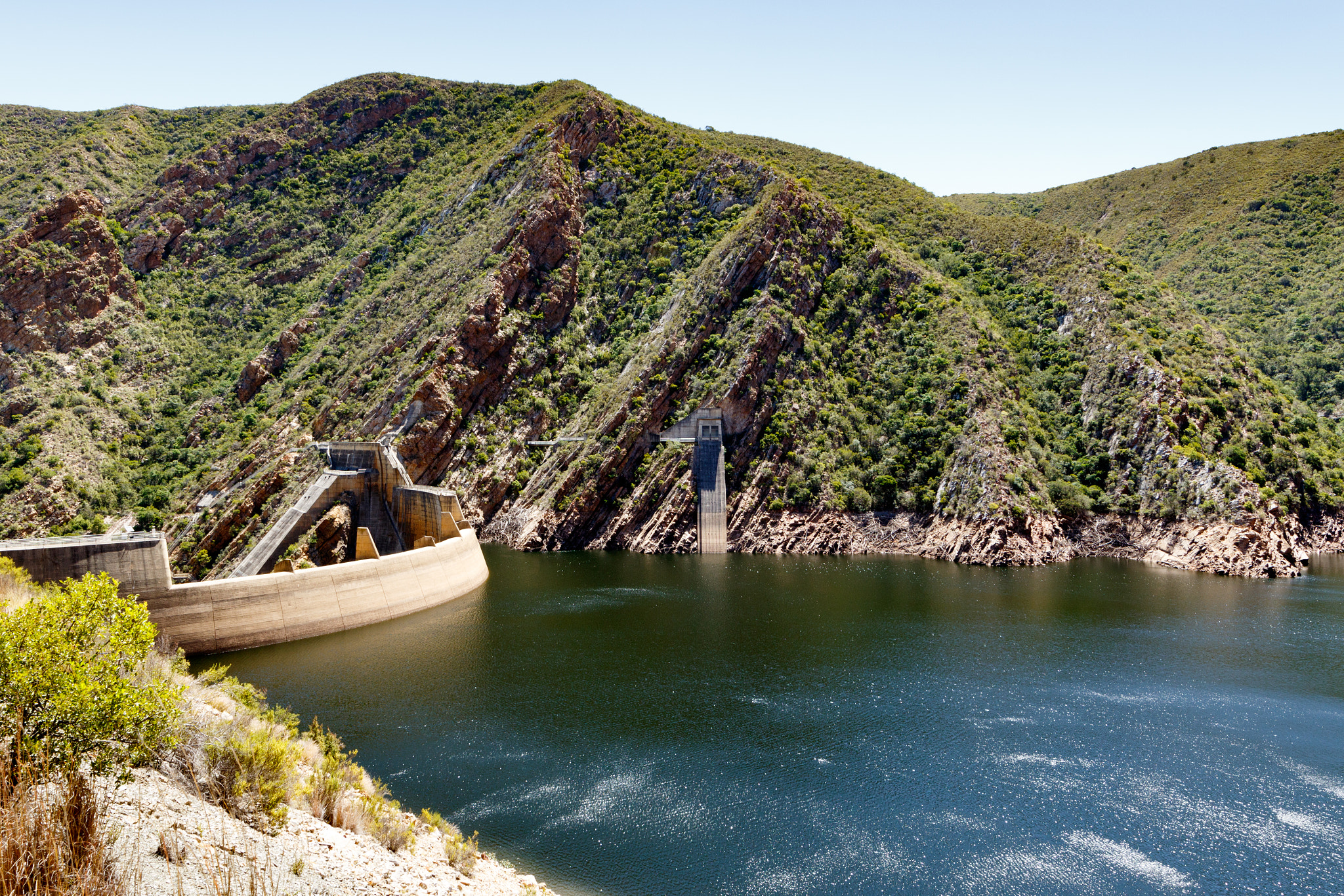 Canon EOS 7D Mark II + Canon EF 300mm f/2.8L sample photo. The low water level of the kouga dam photography