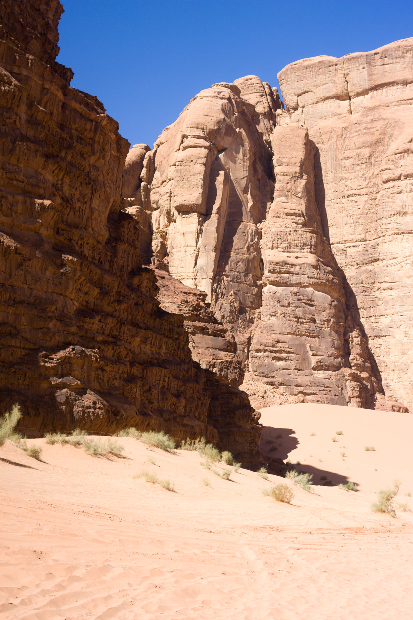 Sony a6000 + Sony Sonnar T* FE 35mm F2.8 ZA sample photo. Wadi rum photography