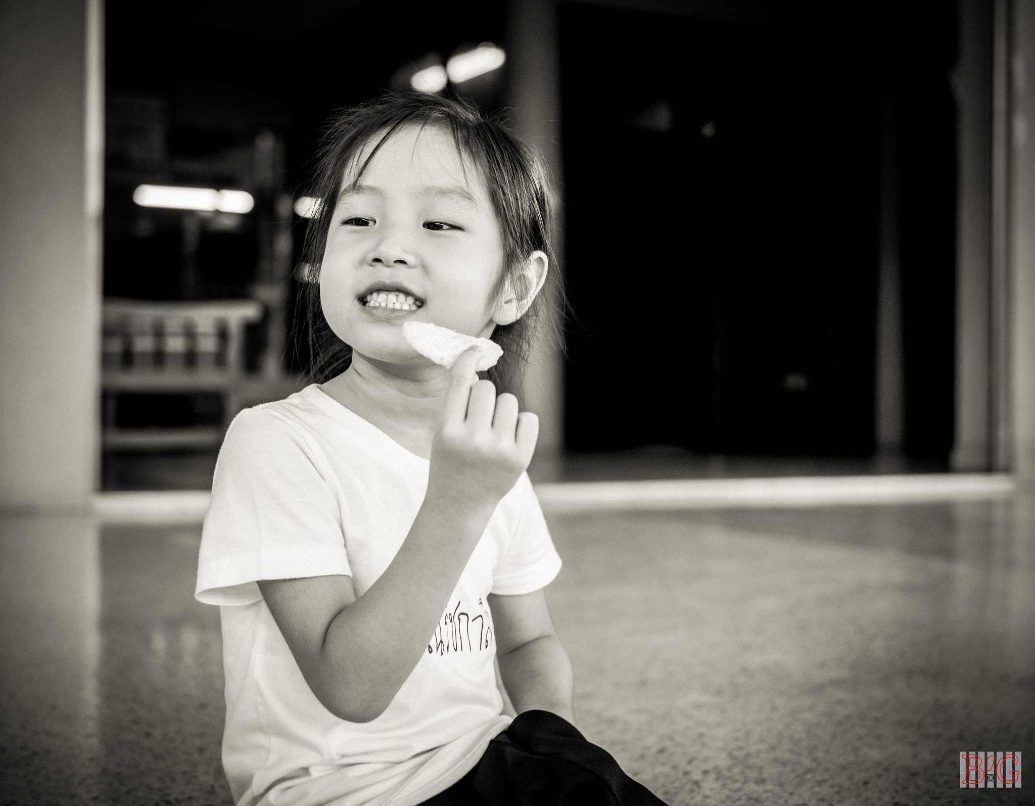 Panasonic Lumix DMC-GX8 + Panasonic Leica DG Summilux 25mm F1.4 II ASPH sample photo. Ginny eating a cookie photography