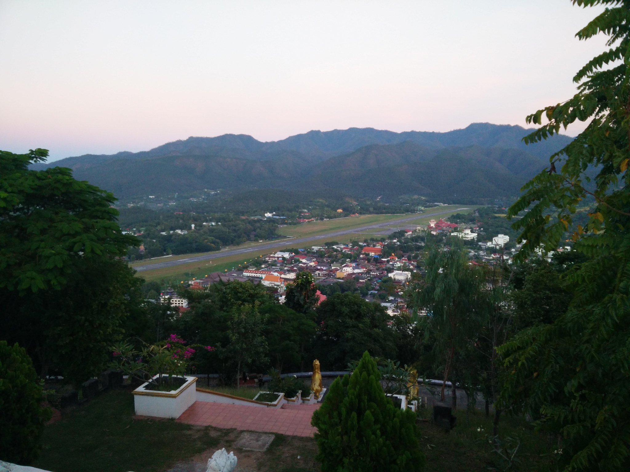 OPPO Find7 sample photo. Maehongson airport thailand photography