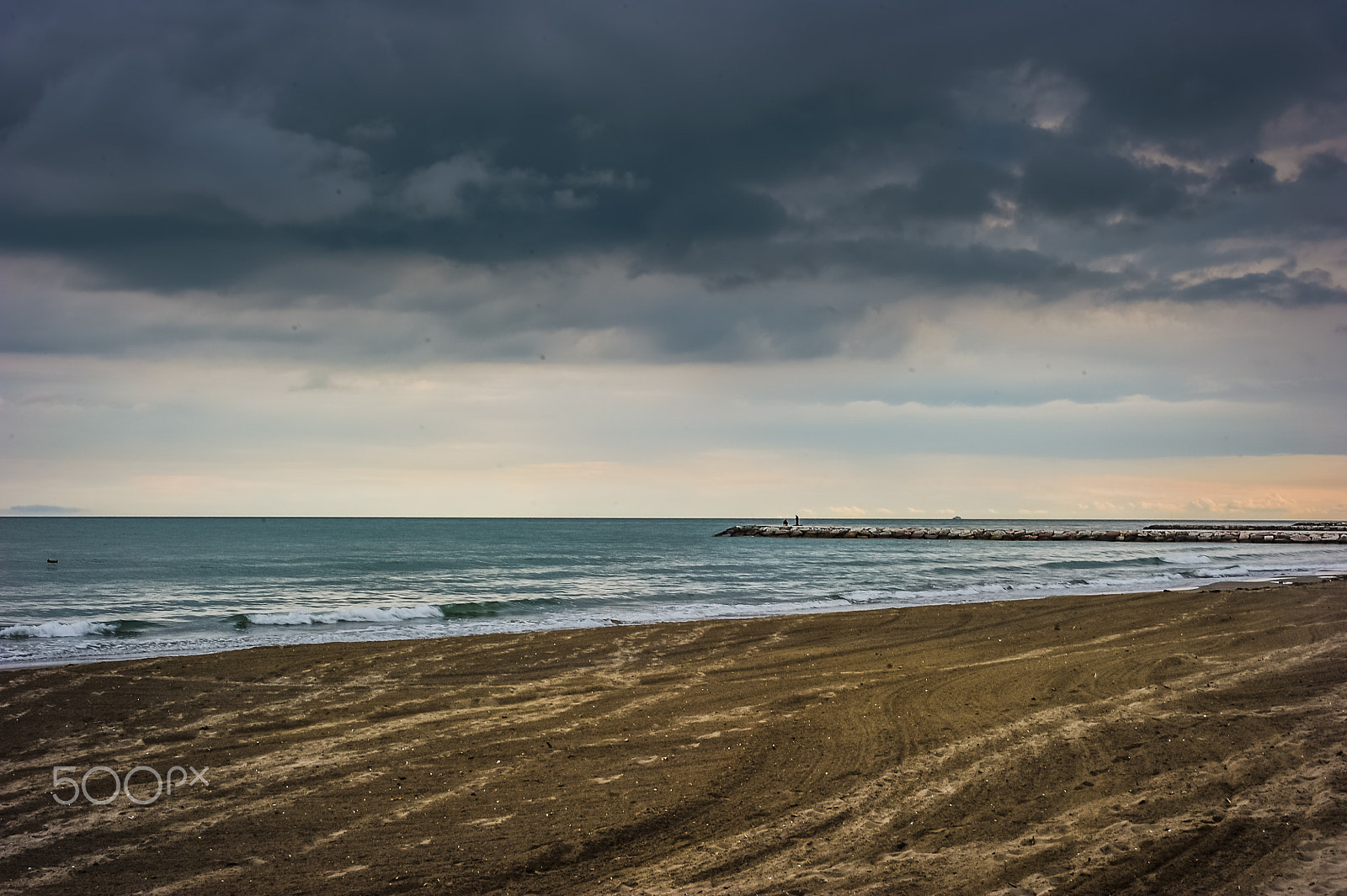 Nikon D700 + AF Zoom-Nikkor 35-70mm f/2.8D sample photo. Sea and sand photography