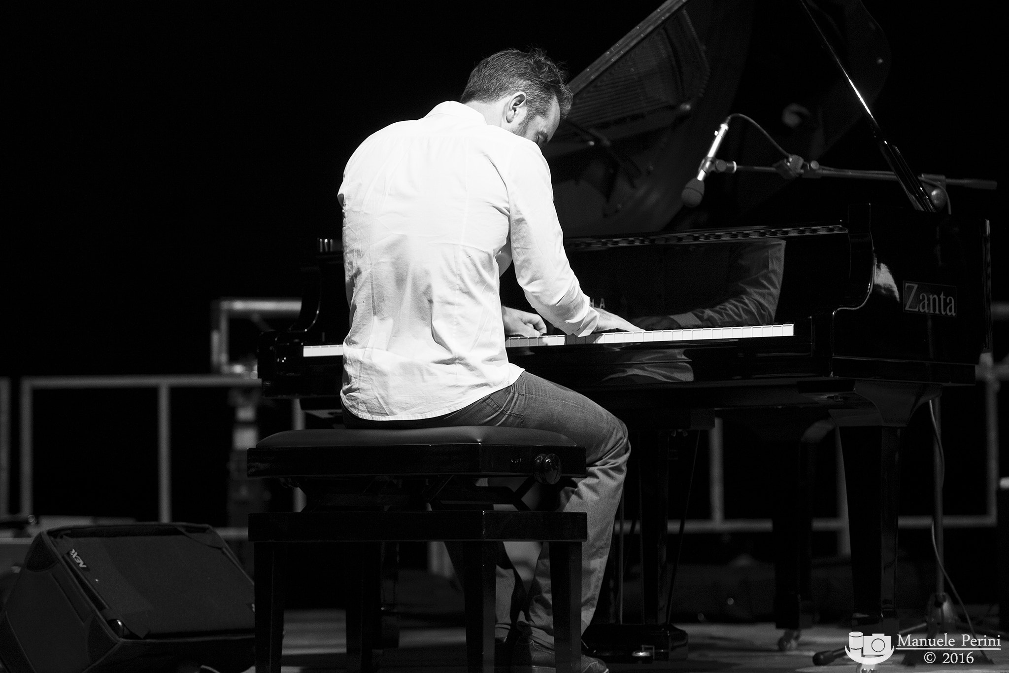 Sigma 70-200mm F2.8 EX DG OS HSM sample photo. Pianista photography