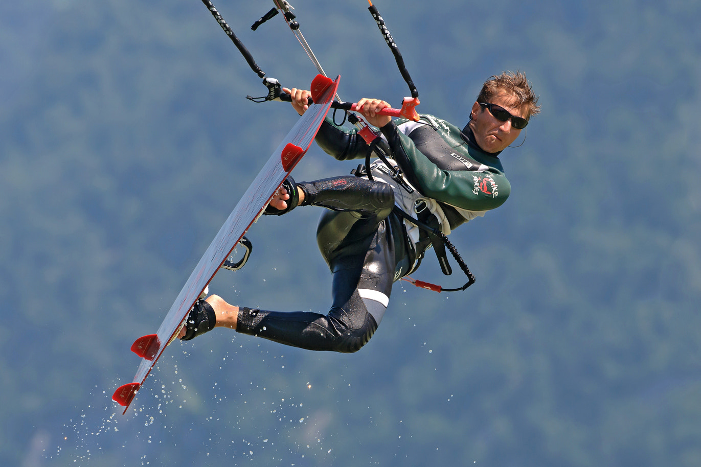 Nikon AF-S Nikkor 300mm F2.8G ED-IF VR sample photo. Kitesurfer photography