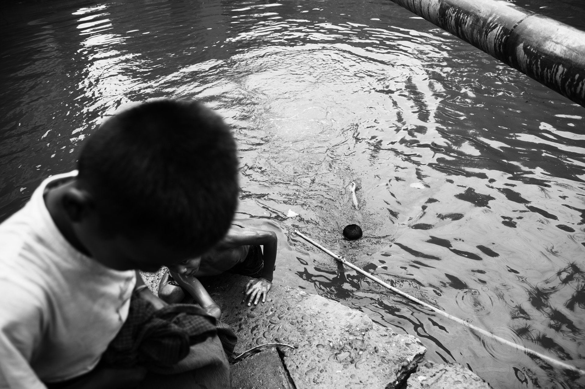 Nikon Df + Nikon AF-S Nikkor 28-70mm F2.8 ED-IF sample photo. Boys playing in creek photography