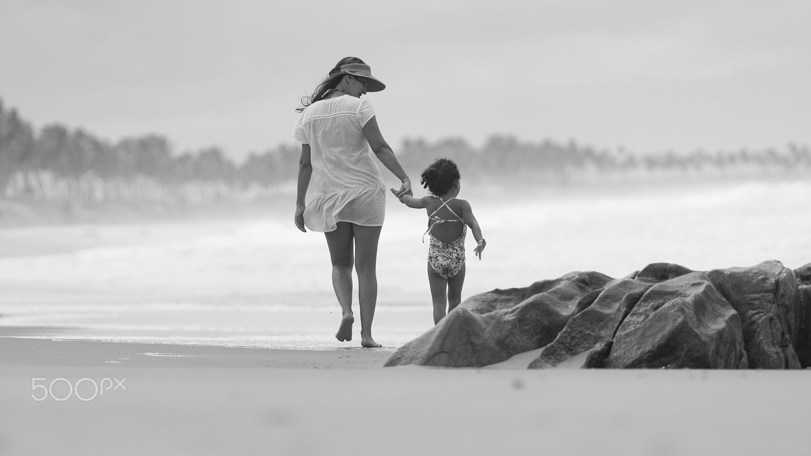 Sony a6300 + Canon EF 70-200mm F2.8L USM sample photo. On the beach photography