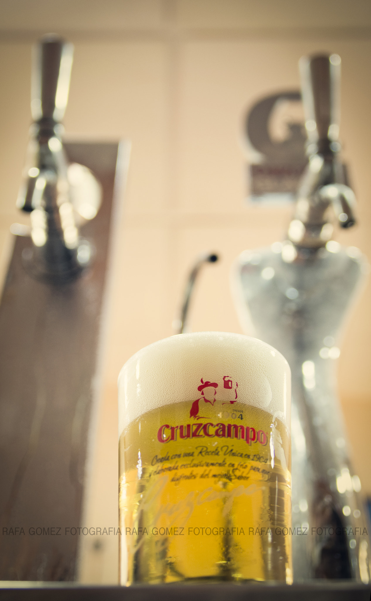Sigma 17-70mm F2.8-4 DC Macro OS HSM sample photo. The perfect beer photography