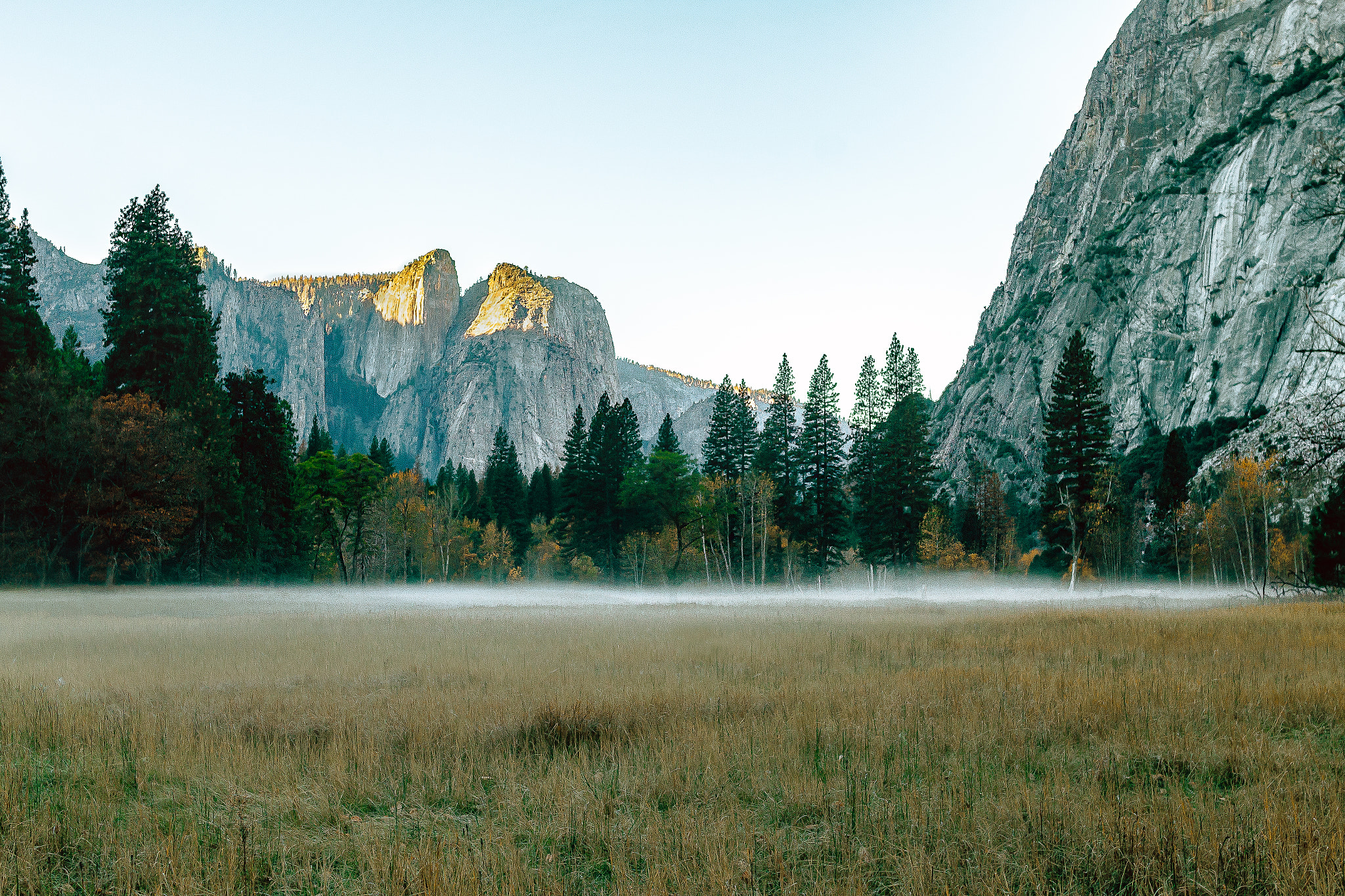 Canon EOS 1200D (EOS Rebel T5 / EOS Kiss X70 / EOS Hi) + Sigma 30mm F1.4 EX DC HSM sample photo. Yosemite national park fog photography
