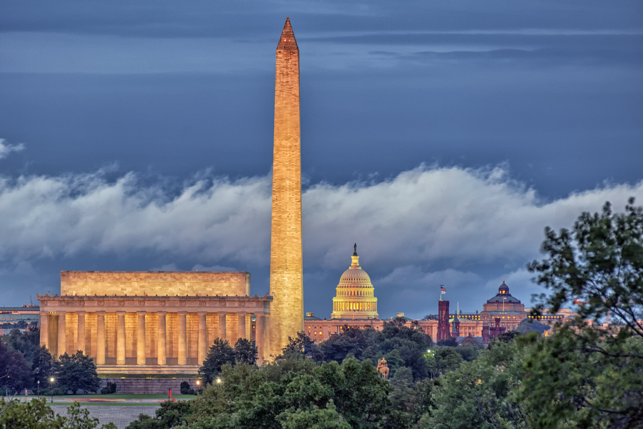 Canon EOS-1Ds Mark III sample photo. Washington, dc skyline photography