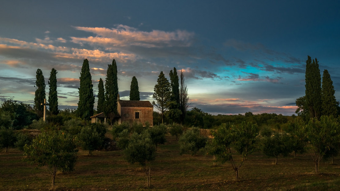 AF Zoom-Nikkor 35-105mm f/3.5-4.5 sample photo. The old church photography