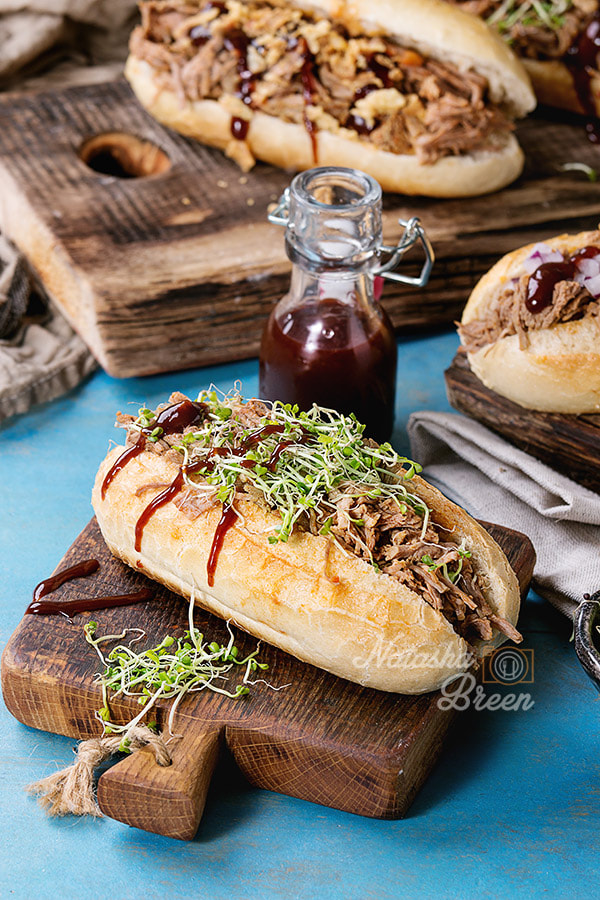 Canon EOS 700D (EOS Rebel T5i / EOS Kiss X7i) + Canon EF 70-200mm F4L IS USM sample photo. Pulled pork sandwiches photography