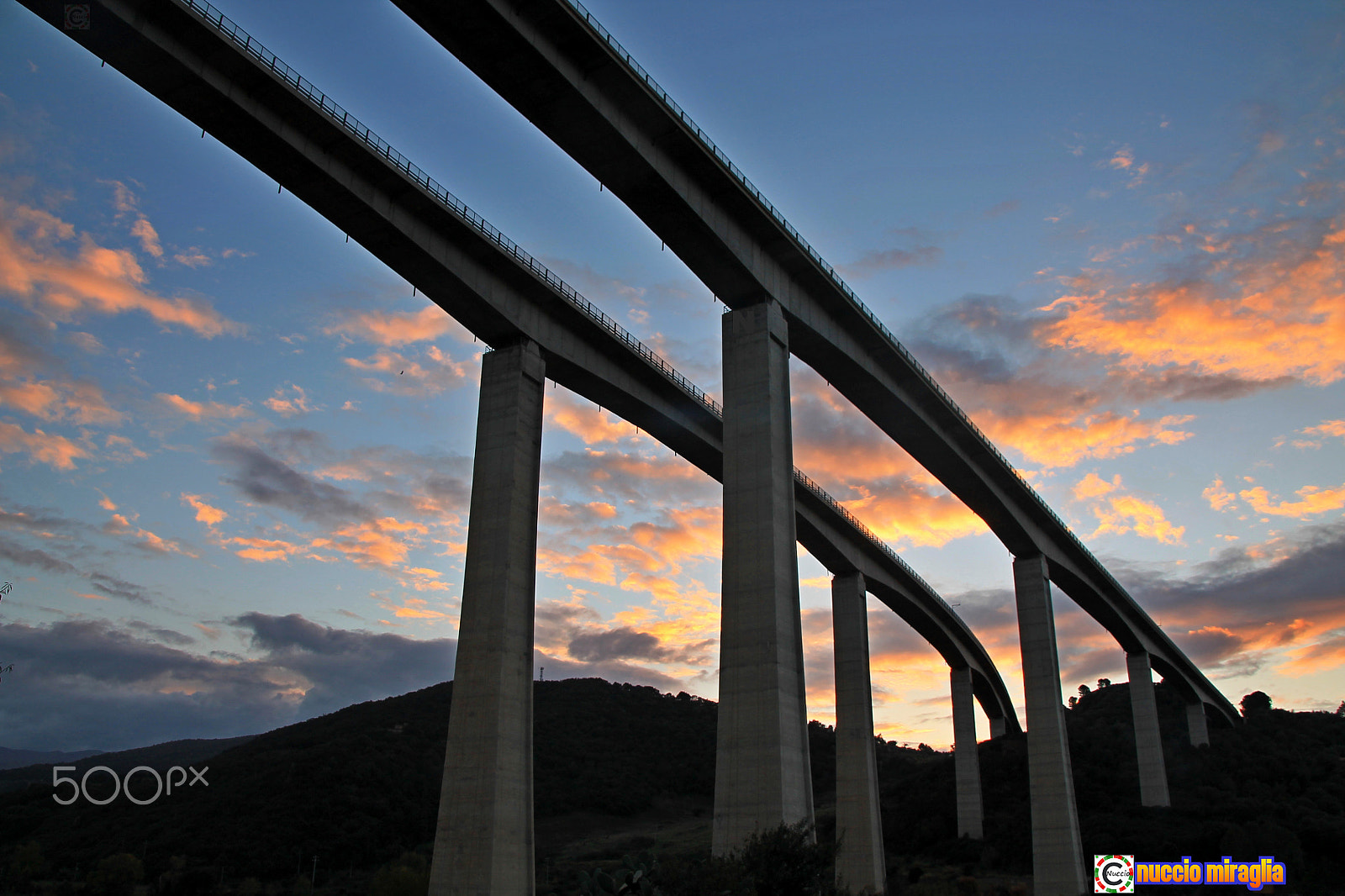 Canon EOS 1100D (EOS Rebel T3 / EOS Kiss X50) + Canon TS-E 90mm F2.8 Tilt-Shift sample photo. The bridge at sunset photography