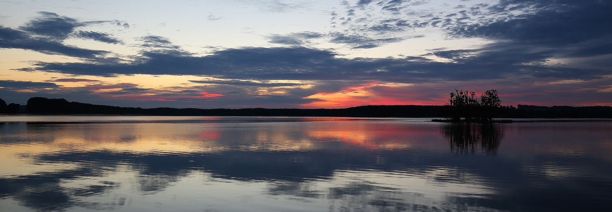 Canon EF 16-35mm F4L IS USM sample photo. Sunrise photography