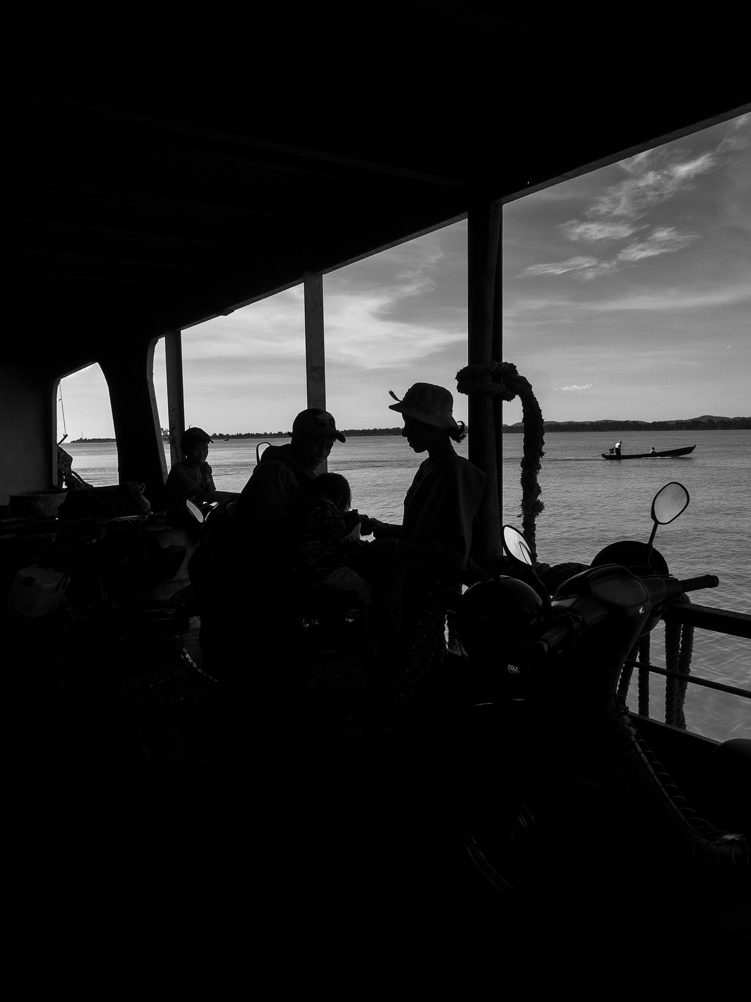 Olympus OM-D E-M1 sample photo. 'on the boat to bilu island' photography