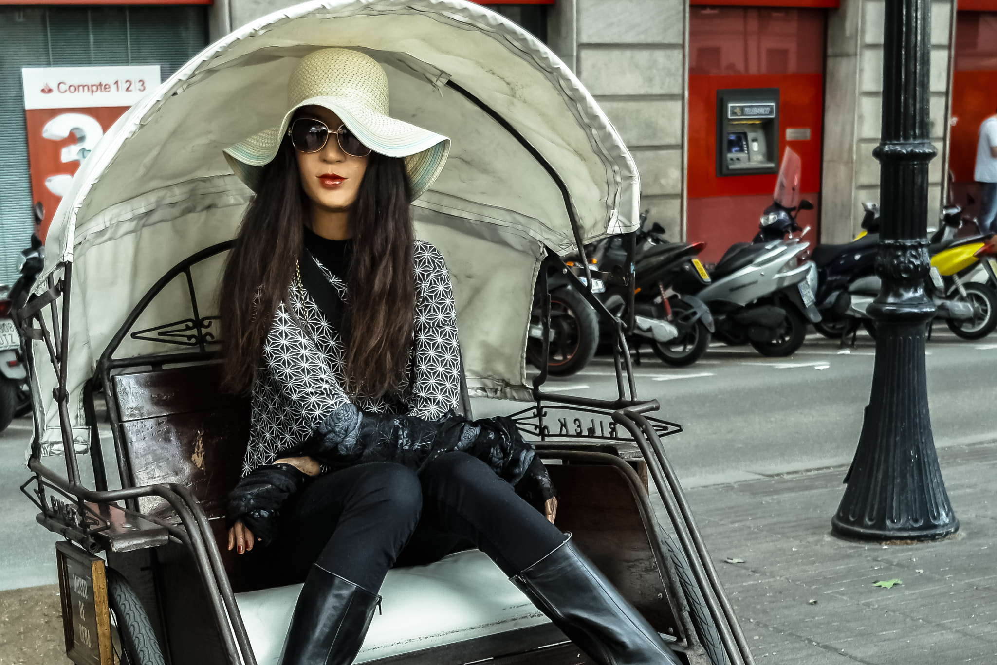 Samsung NX500 + Samsung NX 16-50mm F3.5-5.6 Power Zoom ED OIS sample photo. Almost human photography