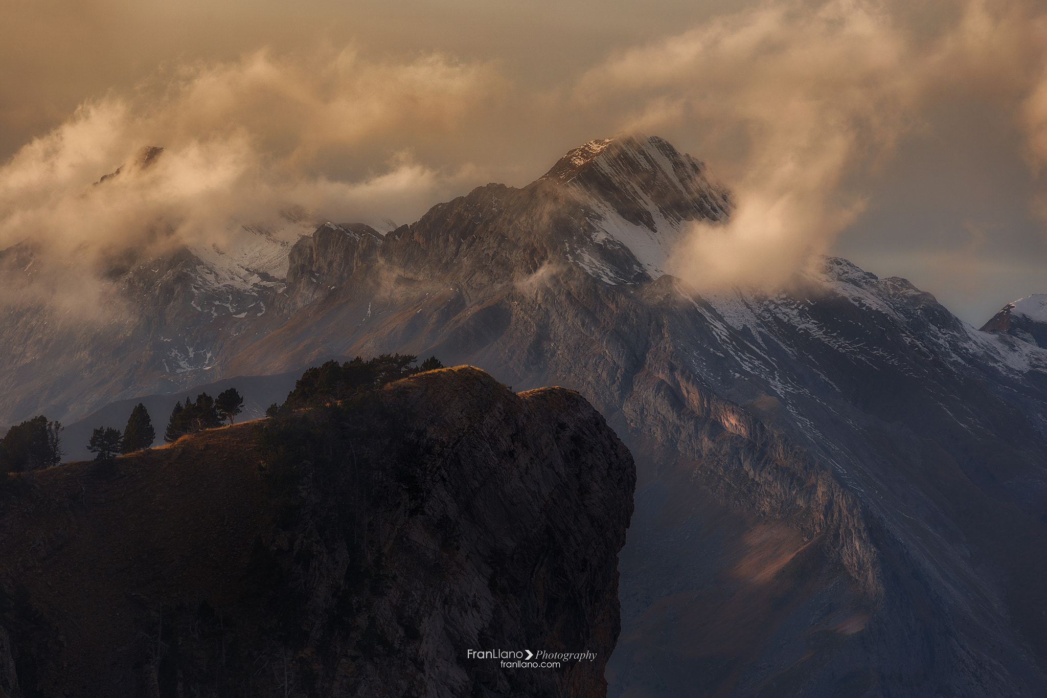 Sigma 70-300mm F4-5.6 APO DG Macro sample photo. Echoes of silence photography