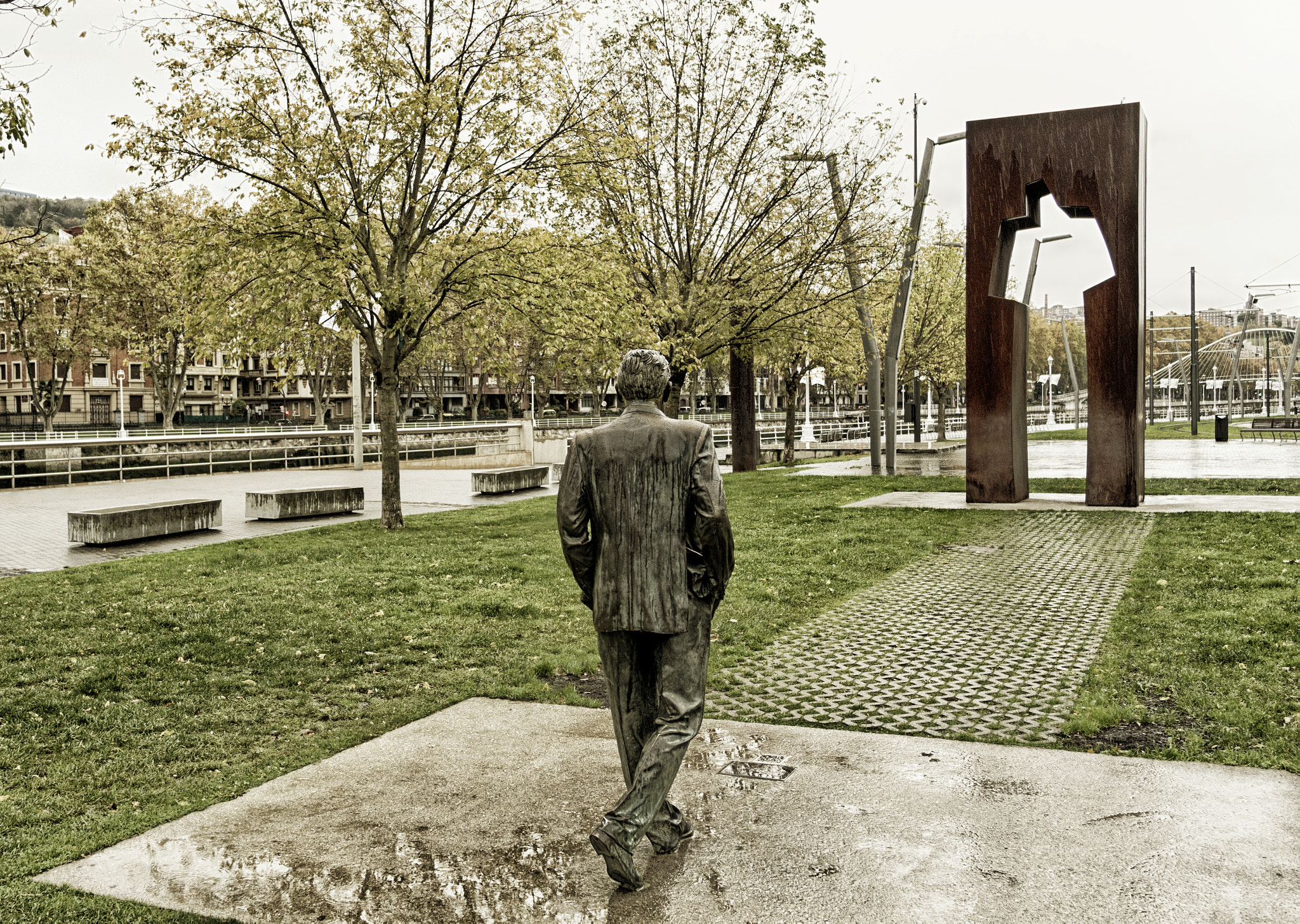 Samsung NX1000 + Samsung NX 20-50mm F3.5-5.6 ED sample photo. Bilbao paseos con lluvia photography