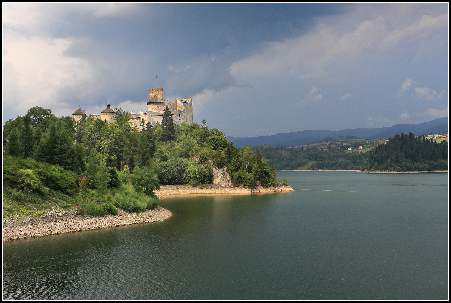 Canon EOS 450D (EOS Rebel XSi / EOS Kiss X2) sample photo. Castle photography