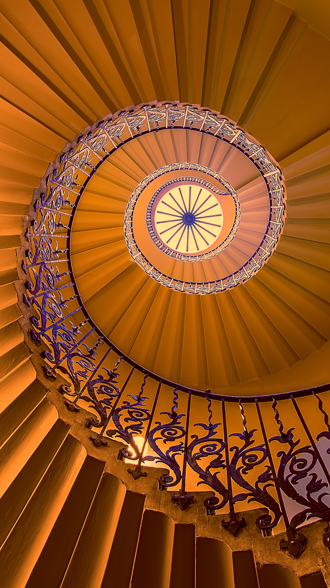 Tokina AT-X Pro 11-16mm F2.8 DX sample photo. Queen's staircase photography