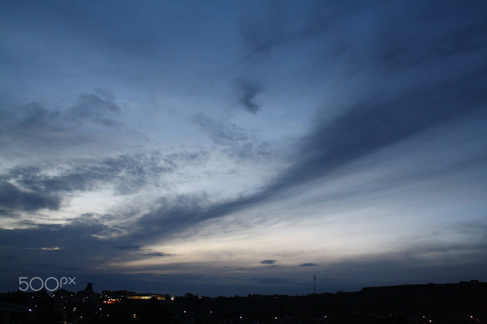 Canon EOS 1000D (EOS Digital Rebel XS / EOS Kiss F) sample photo. Blue sky photography