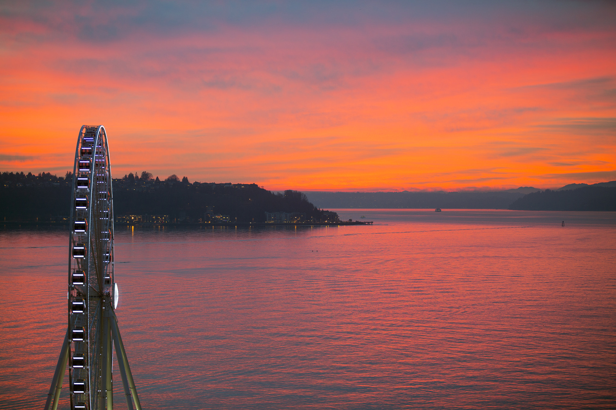 Canon EOS-1D C + Canon EF 70-200mm F2.8L IS II USM sample photo. Seattle fire sky photography