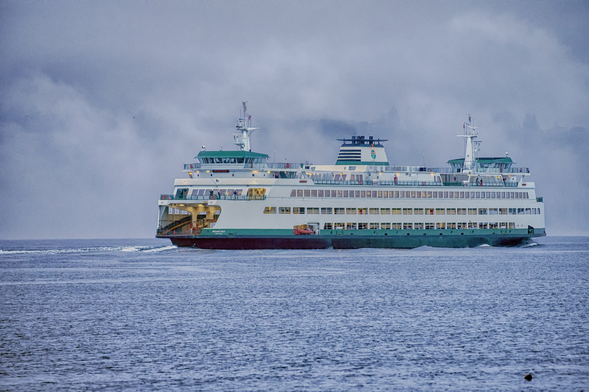 Canon EOS-1D C + Canon EF 70-200mm F2.8L IS II USM sample photo. Seattle to bainbridge island ferry photography