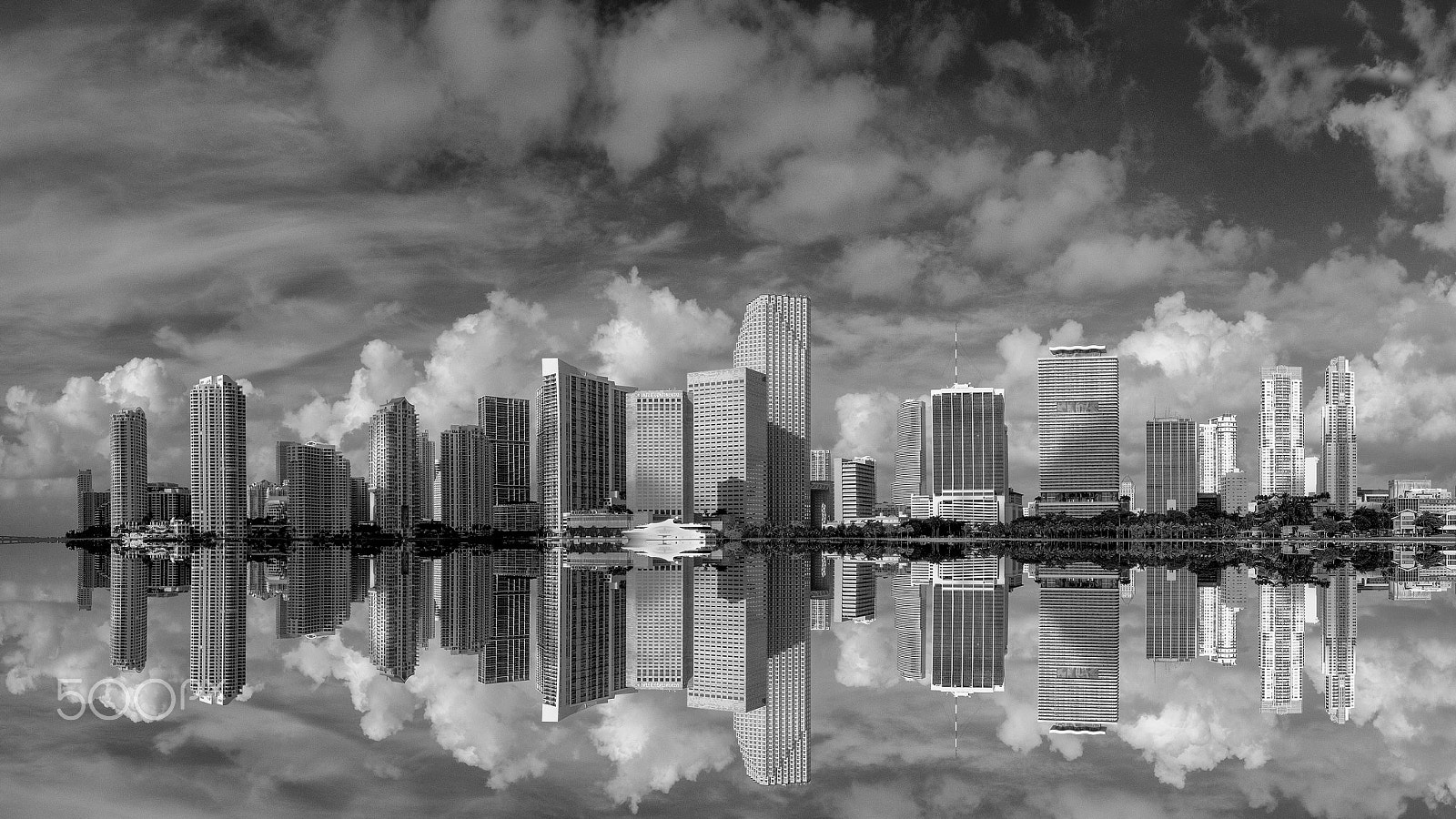Sony SLT-A77 + Sigma AF 10-20mm F4-5.6 EX DC sample photo. Miami skyline photography