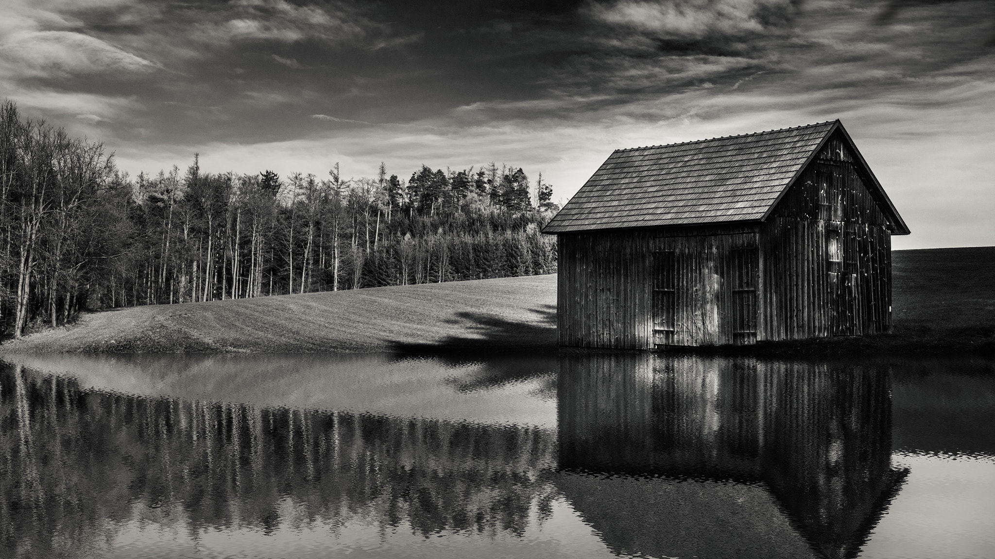 Nikon D800 + Nikon AF-S Nikkor 35mm F1.8G ED sample photo. House by the lake photography