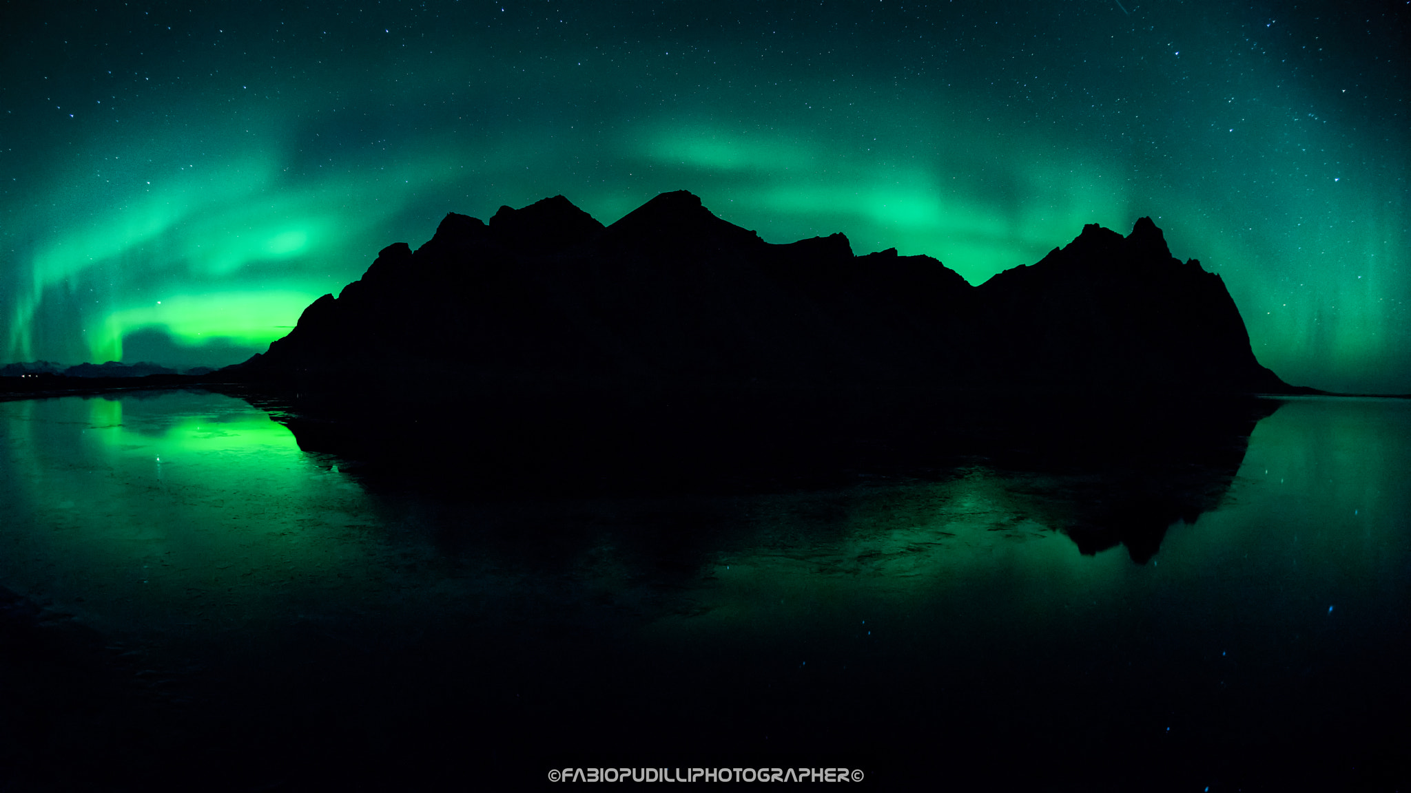 Nikon D810 sample photo. Northern lights embrace the mountains photography
