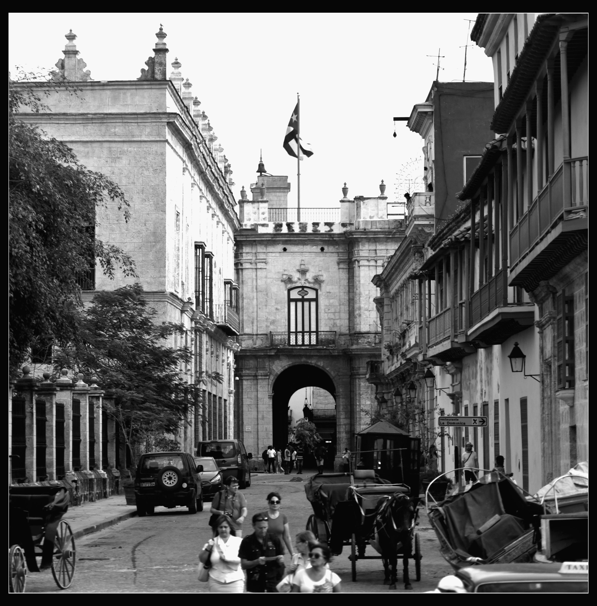Nikon AF Nikkor 70-300mm F4-5.6G sample photo. A scene of havana old town photography