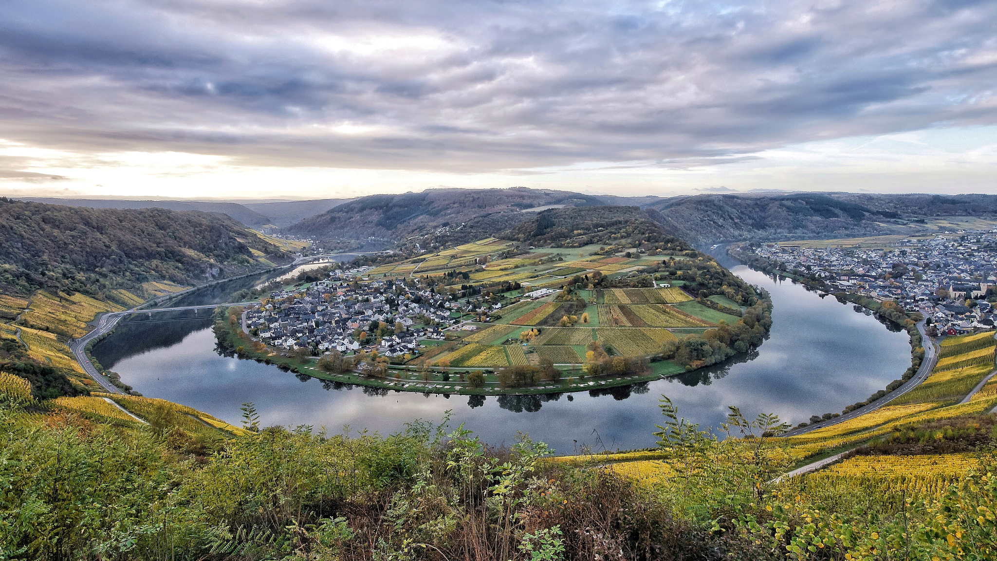 Sony ILCA-77M2 sample photo. The river mosel between the villages wolf and kröv. photography