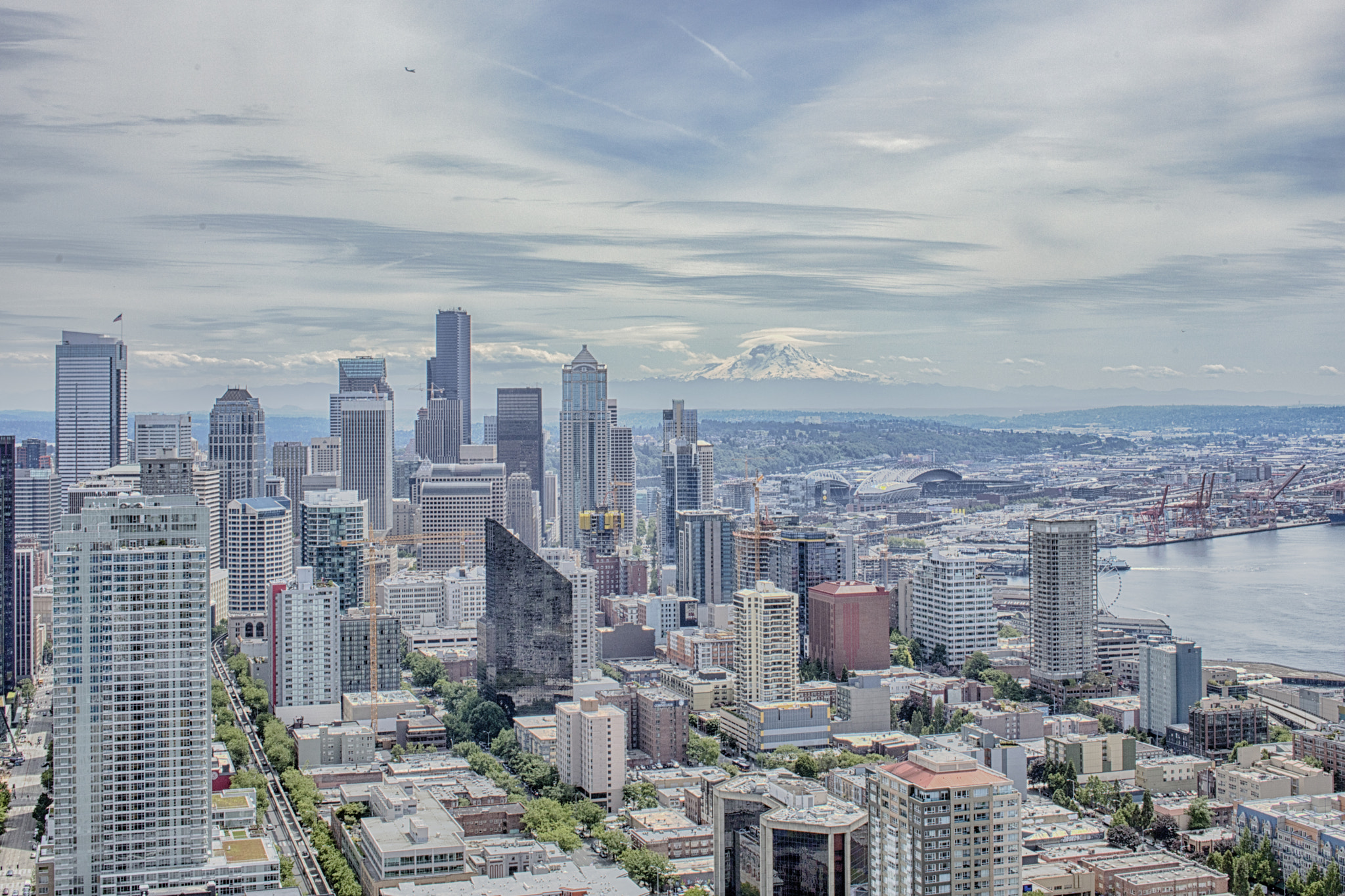 Zeiss Milvus 35mm f/2 sample photo. Seattle skyline with mt. ranier photography