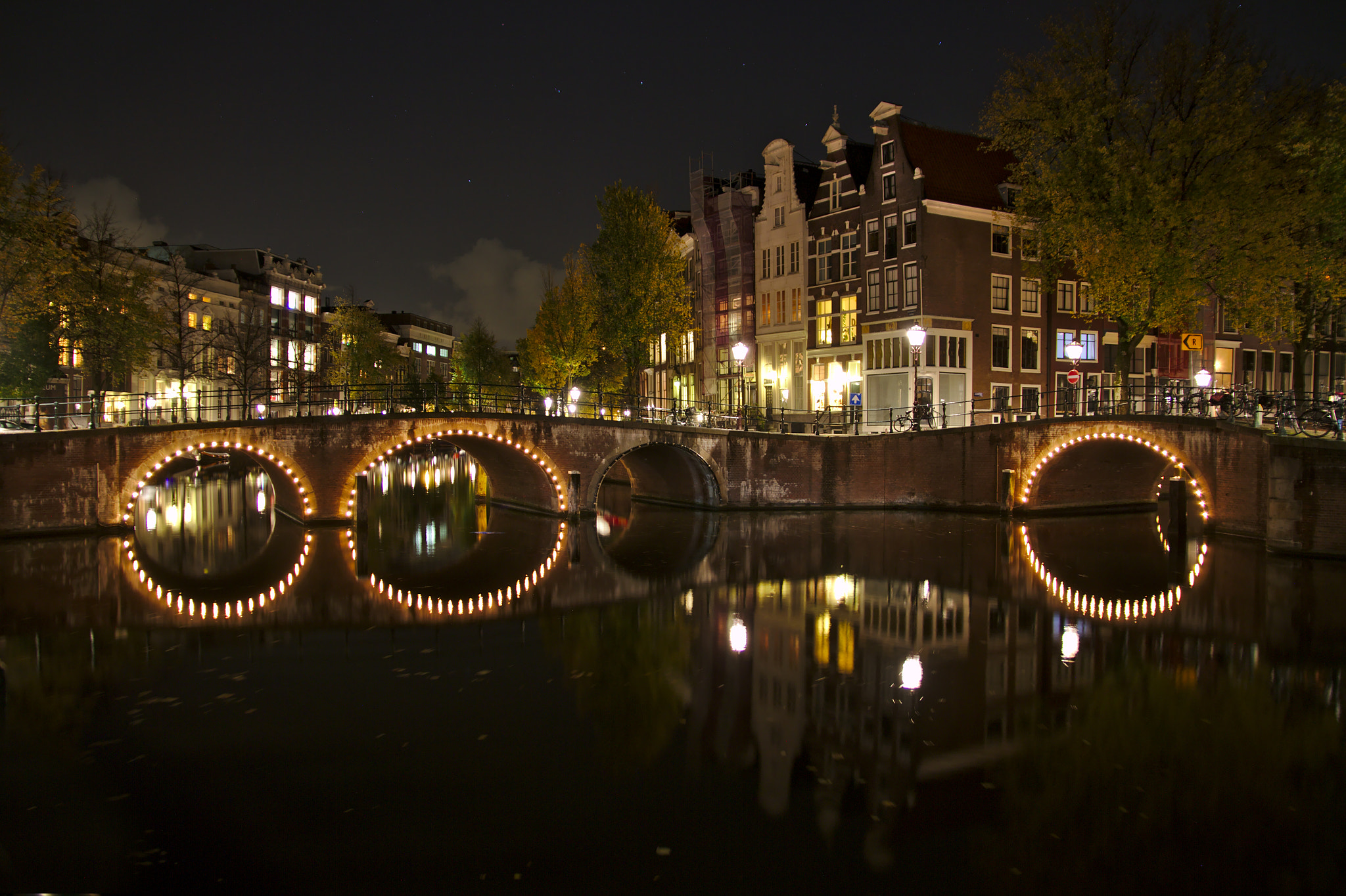 Canon EOS 7D sample photo. A classic picture of amsterdam by night photography