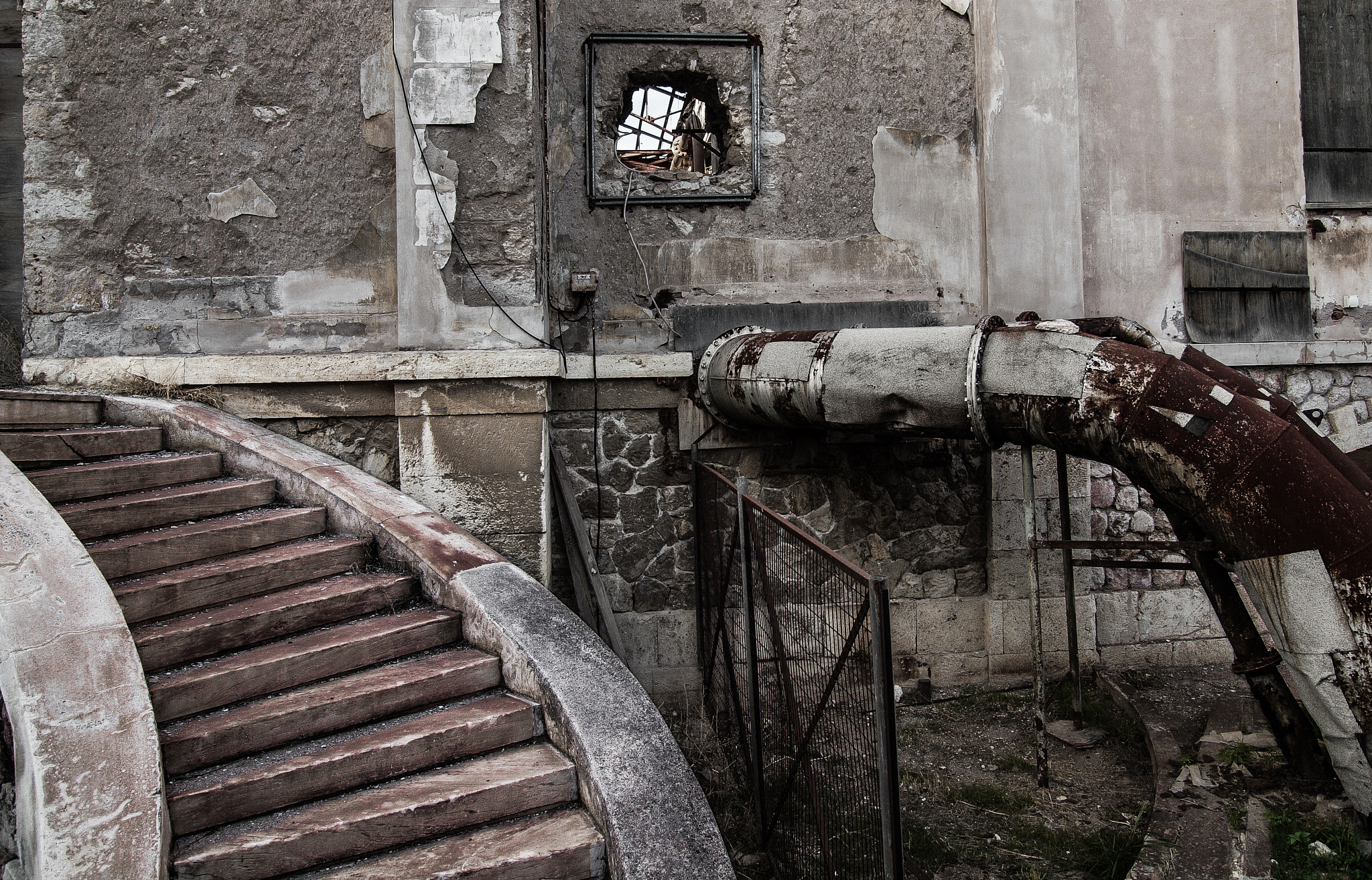 Olympus E-620 (EVOLT E-620) sample photo. Derelict soul photography