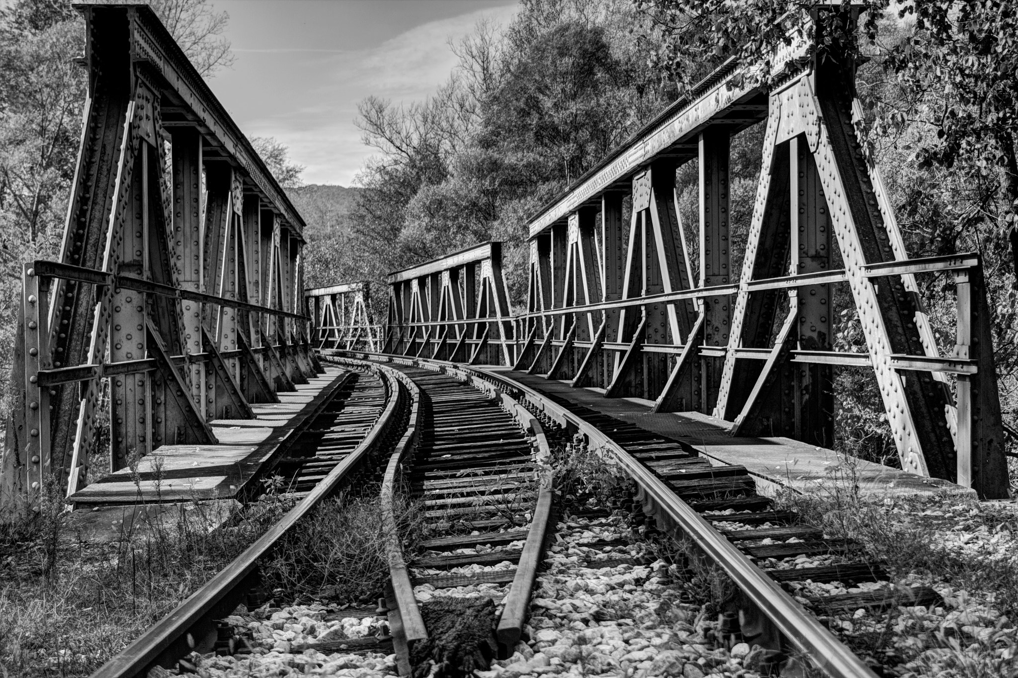 Canon EF-S 18-55mm F3.5-5.6 II sample photo. Railway photography
