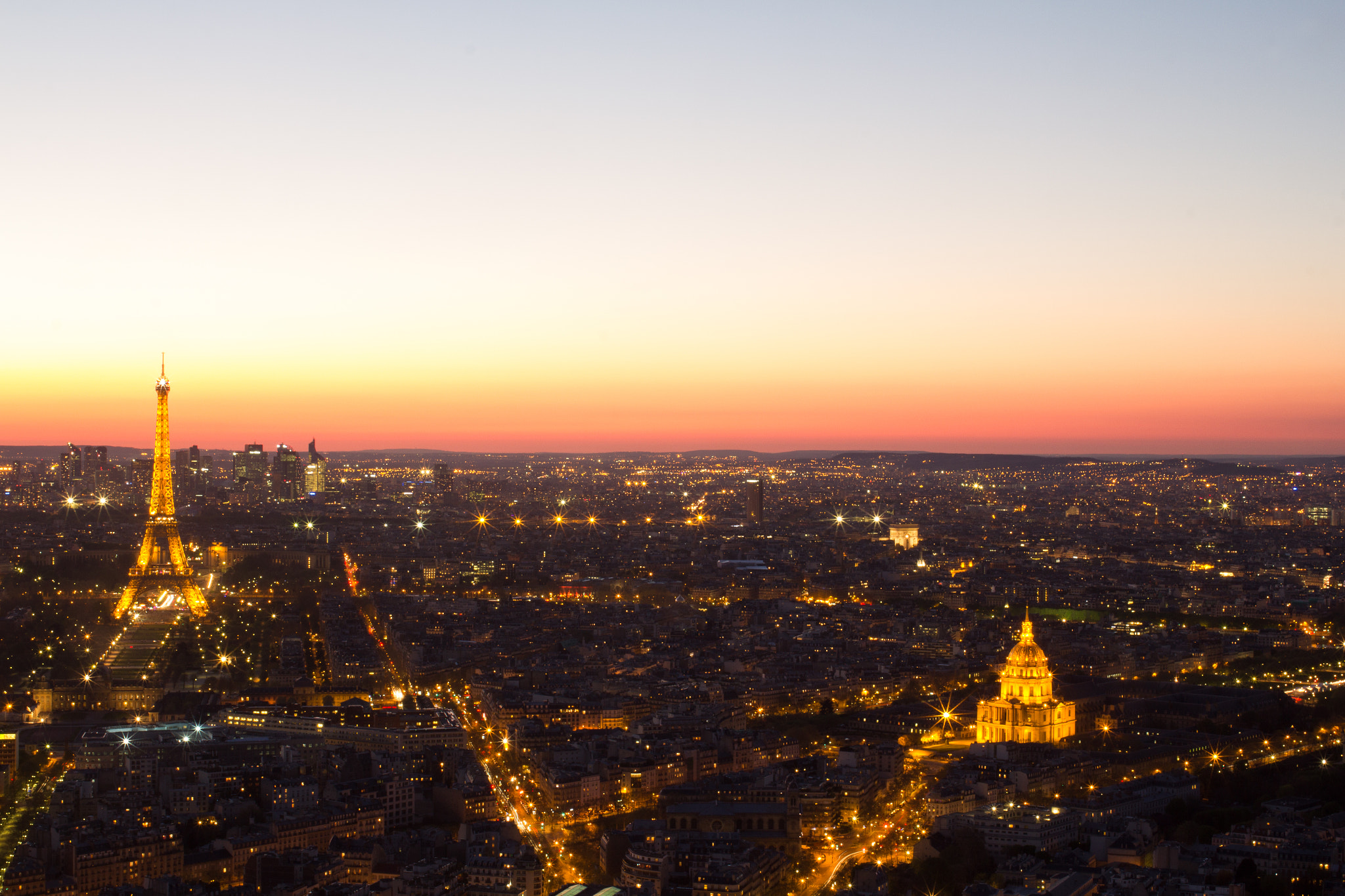 Canon EOS 550D (EOS Rebel T2i / EOS Kiss X4) + Canon EF 35mm F2 sample photo. Paris by night photography