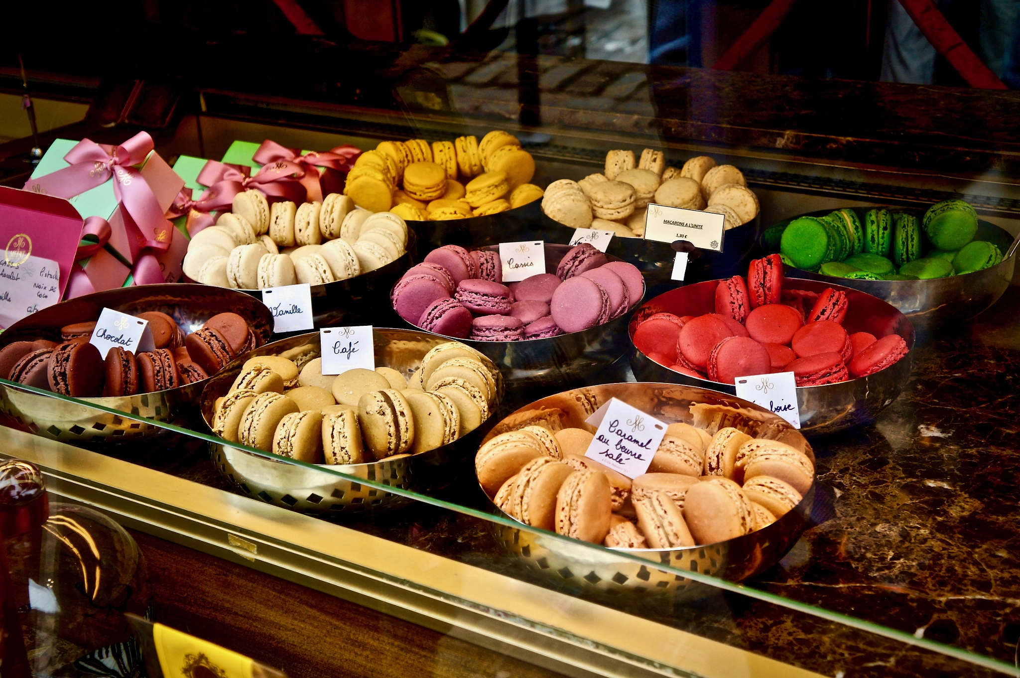 Sony Alpha NEX-F3 + Tamron 18-200mm F3.5-6.3 Di III VC sample photo. Meert macarons photography