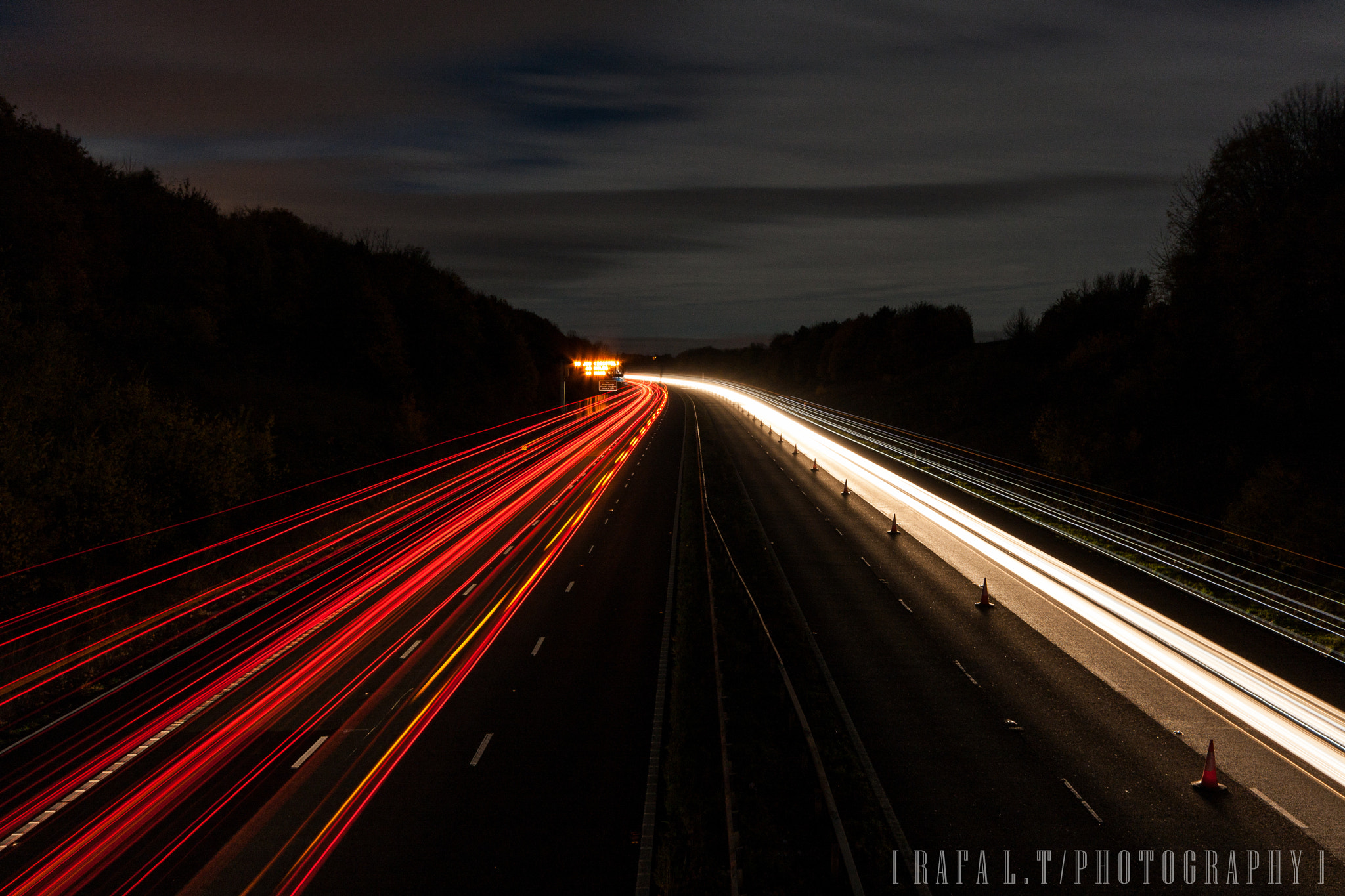 Canon EOS 1000D (EOS Digital Rebel XS / EOS Kiss F) + Sigma 10-20mm F4-5.6 EX DC HSM sample photo. Highway at night photography