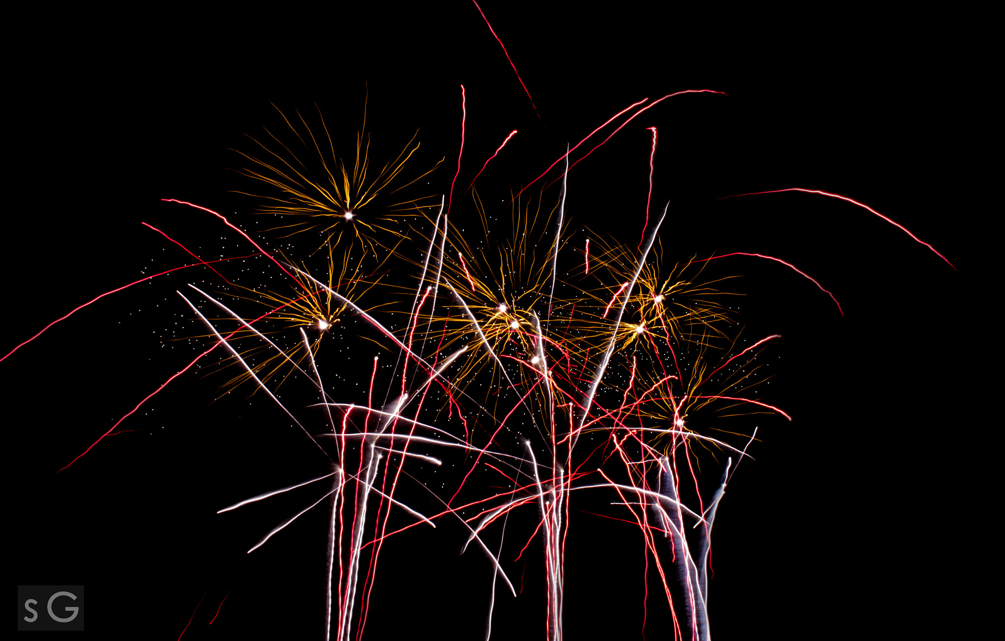 Canon EOS 600D (Rebel EOS T3i / EOS Kiss X5) + Canon EF 20mm F2.8 USM sample photo. Fireworks part 2 photography