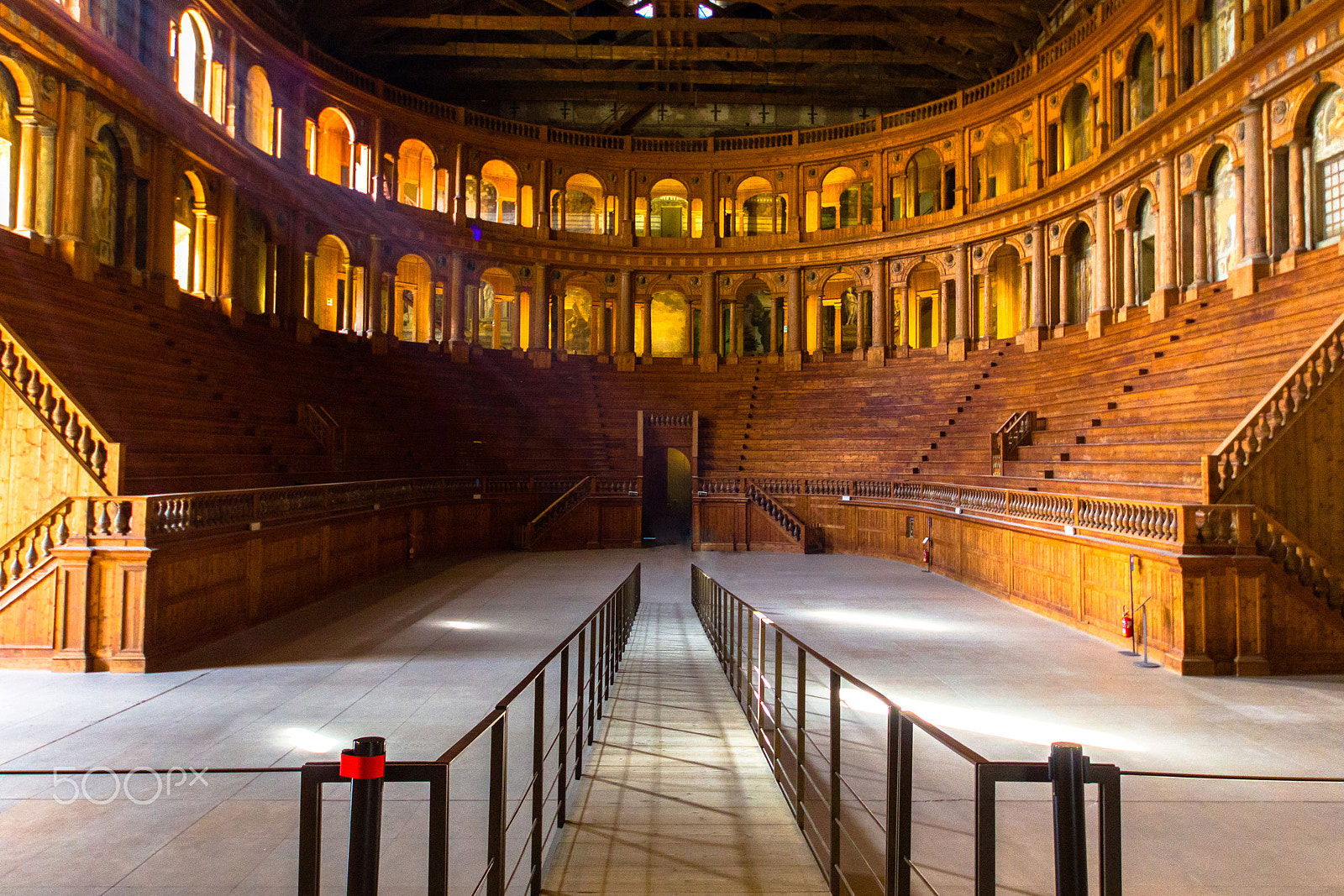 Canon EOS 550D (EOS Rebel T2i / EOS Kiss X4) + Sigma 8-16mm F4.5-5.6 DC HSM sample photo. Teatro farnese photography