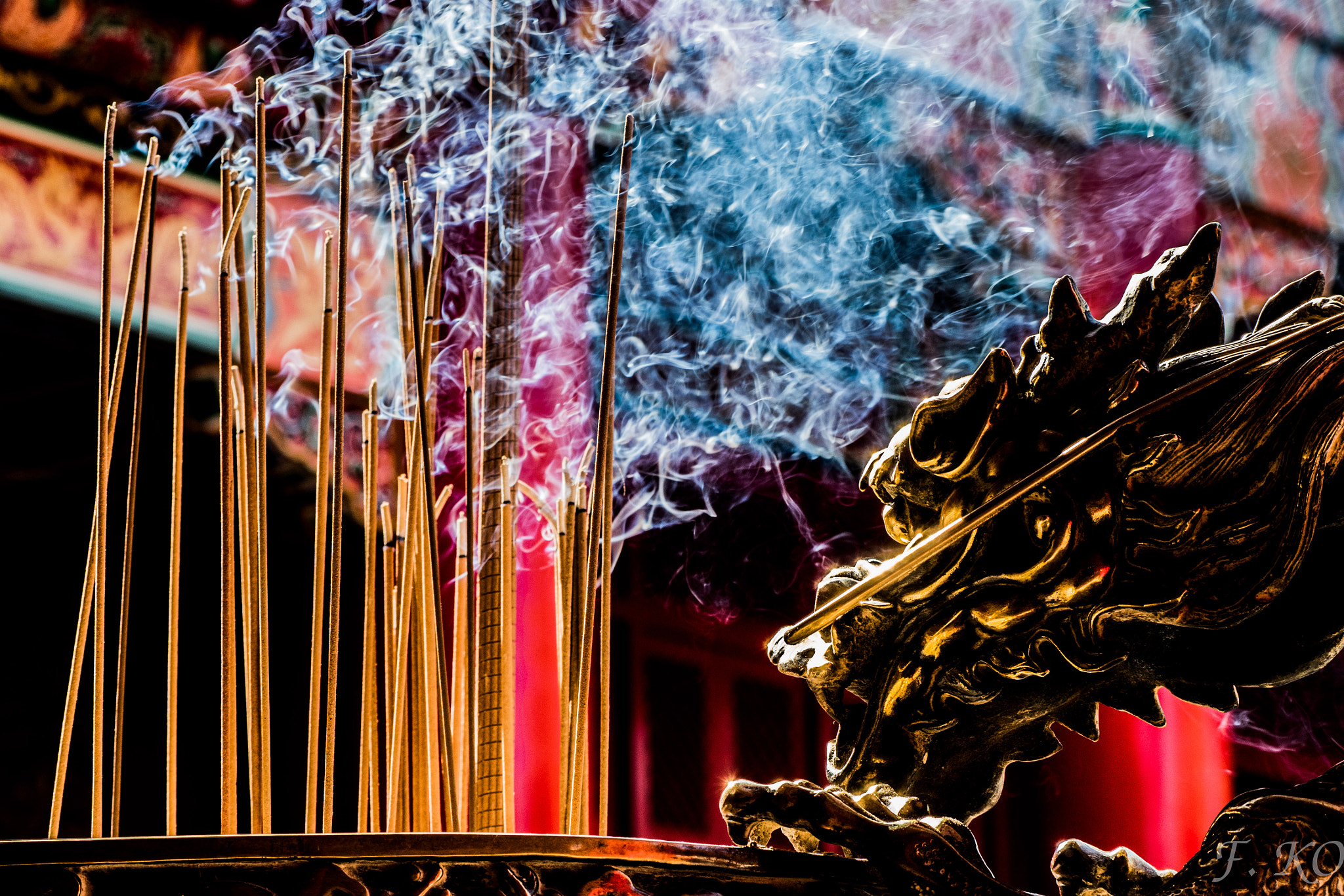 Olympus OM-D E-M5 II sample photo. Burning incense sincerely photography
