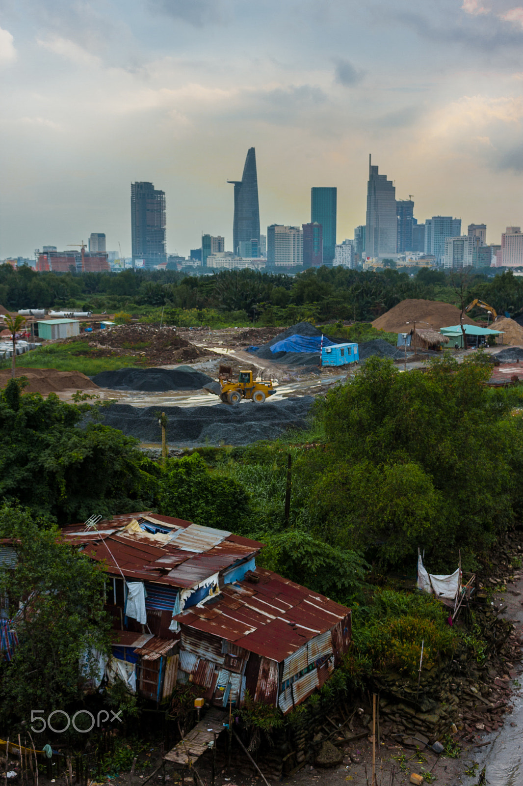 Canon EOS 40D + Canon EF-S 18-55mm F3.5-5.6 IS STM sample photo. The view from thu thiem bridge photography
