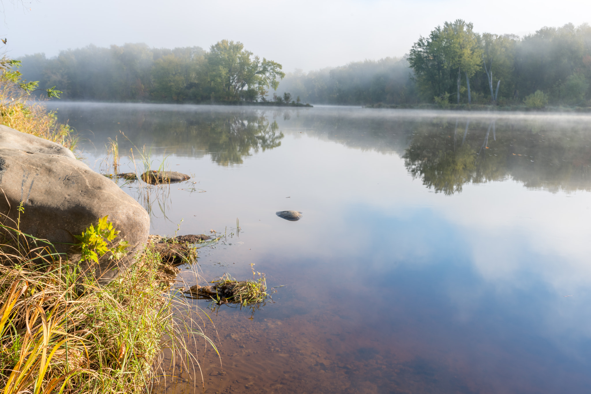 Nikon AF-S Nikkor 35mm F1.8G ED sample photo. Foggy river photography